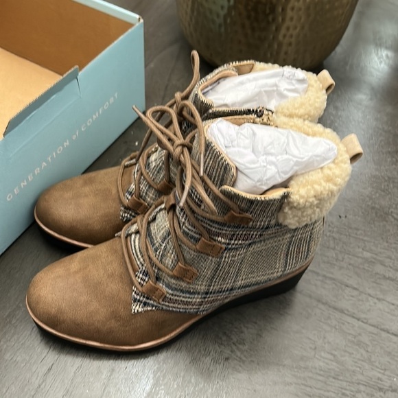 LifeStride Zone Lace Up Wedge Bootie (WIDE) - Picture 6 of 9